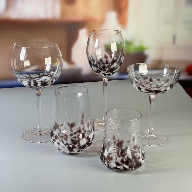 qualità Brown Customized Hand Blown Half Confetti Lead Free Crystal Wine Glass Goblet Set Elegante Scelta Duratura Per Servizio Bevande fabbrica