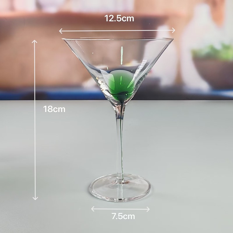 qualità 530ml Volume personalizzato con soffio a mano Bicchiere di vino rosso chiaro Martini Adatto per feste fabbrica