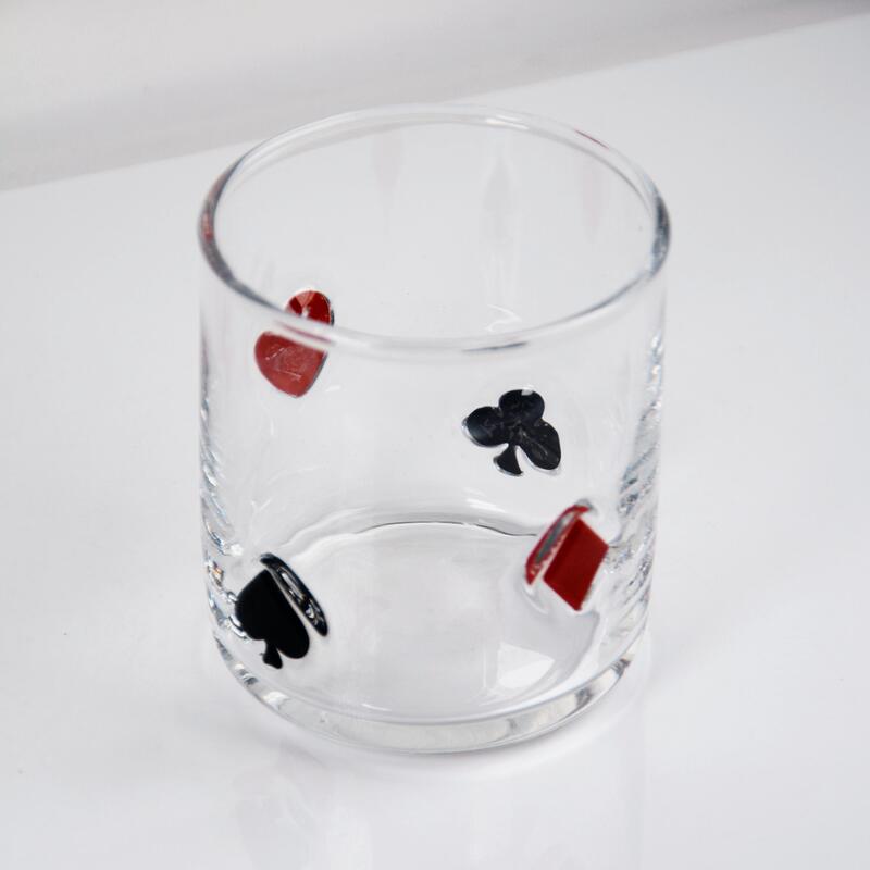 qualità Bicchiere da whisky con icona di poker soffiato a mano, tumbler trasparente da 400 ml con cuori, picche, fiori e quadri, bicchiere Old Fashioned per whisky, cocktail, succhi fabbrica