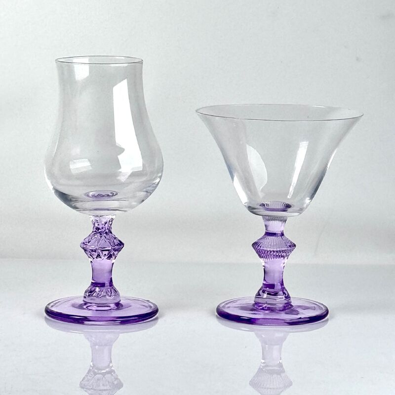 qualità 4‑Pack Vintage Purple Stem Wine Glasses, Assorted Shapes Clear Cup with Decorative Purple Stem, Handblown Glass Goblets for Wedding Party Home Tabletop Decoration fabbrica