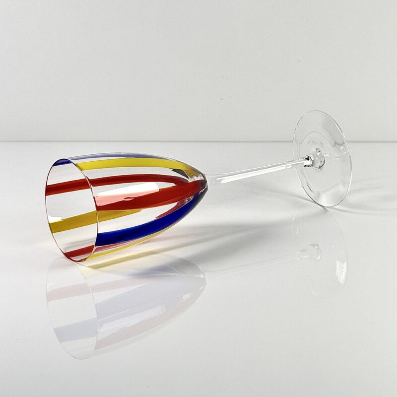 Qualità Hand Blown Art Glass Goblet & Coupe Glass Set, Vibrant Red Yellow Blue Vertical Cane Stripes Murano Style Stemmed Wine & Martini Glasses for Bar, Party & Gift fabbrica