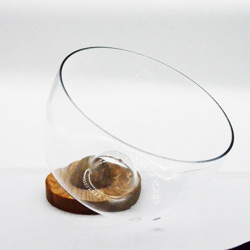 qualità 9" Crystal Storage Glass Salad Bowl progettato con cristallo soffiato a mano e supporto in legno massiccio che mostra un fondo di picco che migliora qualsiasi esperienza culinaria fabbrica