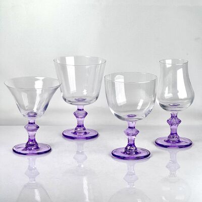qualità 4‑Pack Vintage Purple Stem Wine Glasses, Assorted Shapes Clear Cup with Decorative Purple Stem, Handblown Glass Goblets for Wedding Party Home Tabletop Decoration fabbrica