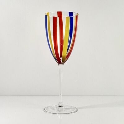 Qualità Hand Blown Art Glass Goblet & Coupe Glass Set, Vibrant Red Yellow Blue Vertical Cane Stripes Murano Style Stemmed Wine & Martini Glasses for Bar, Party & Gift fabbrica