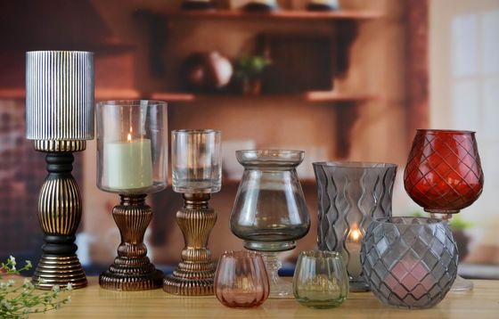 qualità Antichi portacandeli a pilastro fatti a mano con piede d'argento fabbrica