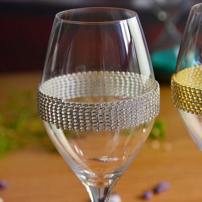 qualità Bicchiere di vino di cristallo decorati con diamanti come regalo per l'anniversario fabbrica