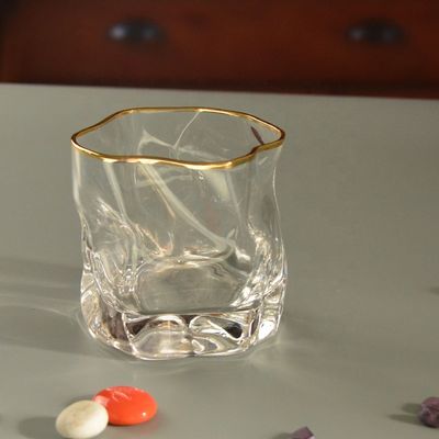qualità Bicchiere di whisky artigianali irregolari con bordo dorato fabbrica