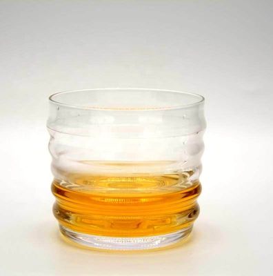 qualità Anti-sliding bicchiere di whisky artigianale con modello ondulato fabbrica