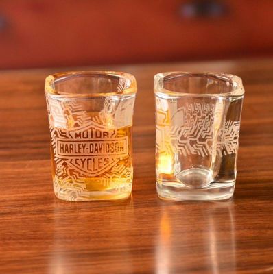 qualità Brands Logo Square Shot Glass, Wedding Shot Glass per bere liquori fabbrica
