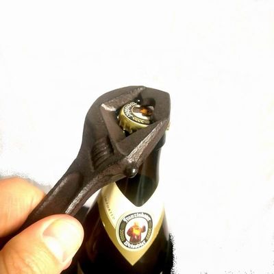 qualità Apribottiglie in ghisa a forma di spanner fabbrica