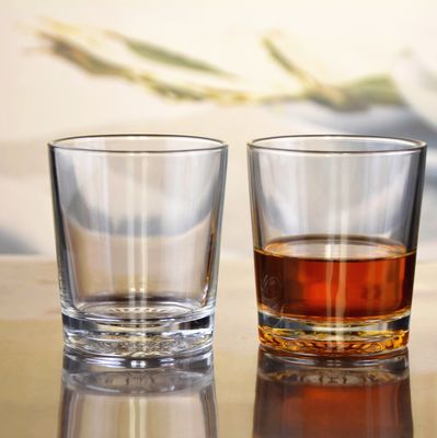 qualità Al dettaglio Concise Tumbler Drinking Glasses Customized Embossed Flower Pattern Double Old Fashion Glass Cup fabbrica