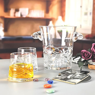 qualità Un bicchiere di whisky artigianale unico con occhi intarsiati fabbrica