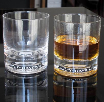 qualità Logos Disegnata Bottom Whiskey Tumbler Glass, Cristallo Scotch Glass Per Brands Regalo fabbrica